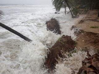 Sea erosion intenfies in Padukere; several houses in danger